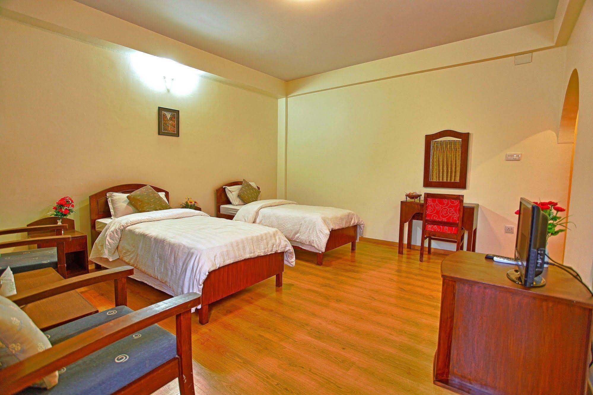 Hotel Crown Himalayas Pokhara Zewnętrze zdjęcie